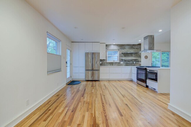 Building Photo - Lindbergh School District Near Mercy St. Anthonys Hospital – Prime Location!