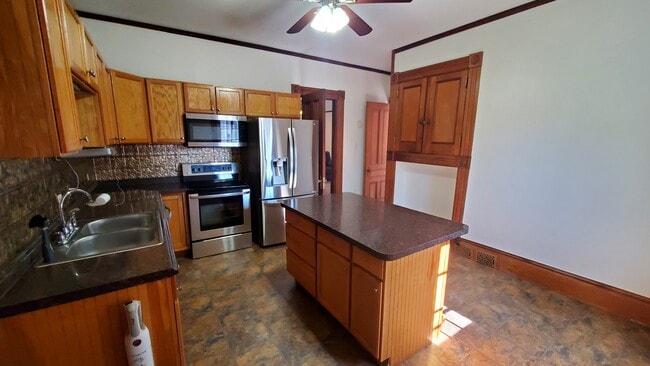 Building Photo - 57 Park St