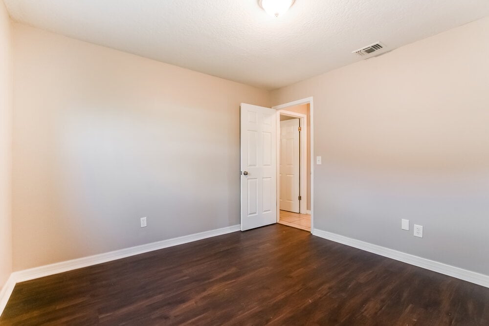 Building Photo - 829 W Birchwood Cir