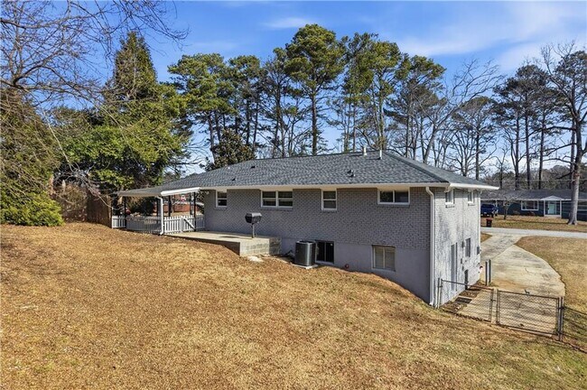 Building Photo - 2467 Elmwood Cir SE