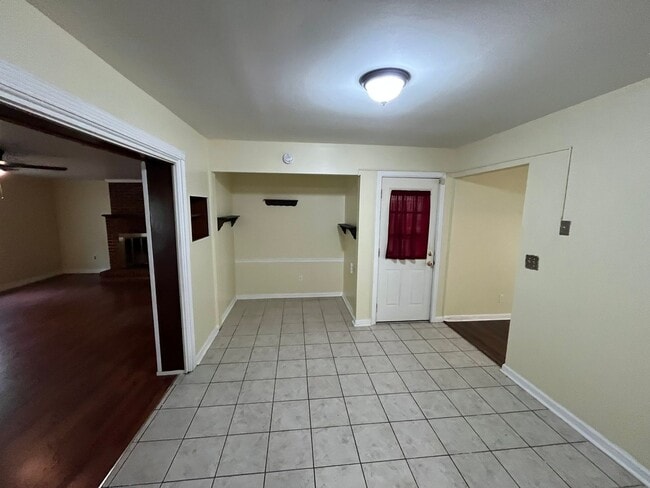 Building Photo - 951 Celia Dr