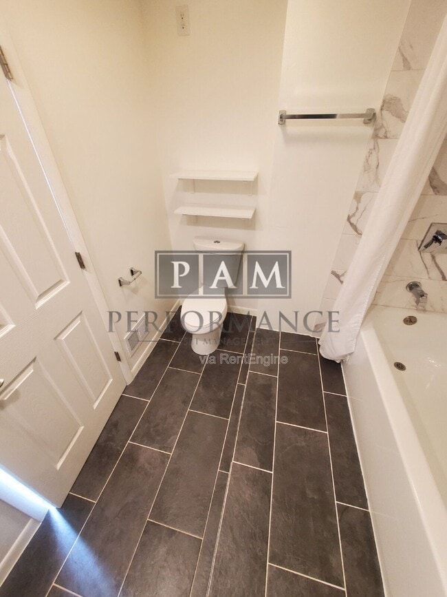 Building Photo - 2829 S Howell Ave