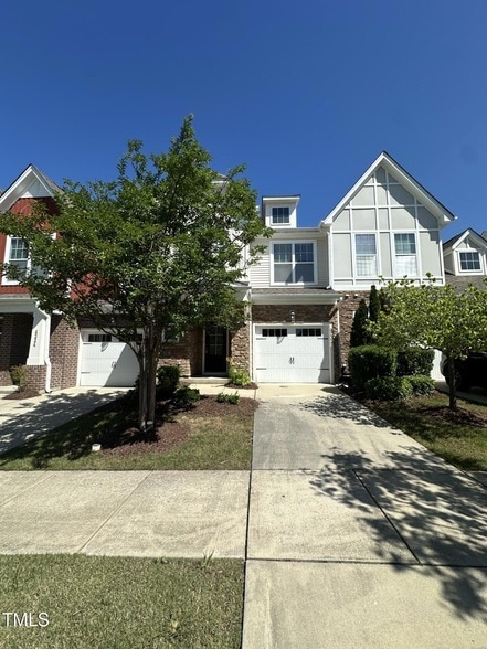 Building Photo - 4222 Vallonia Dr