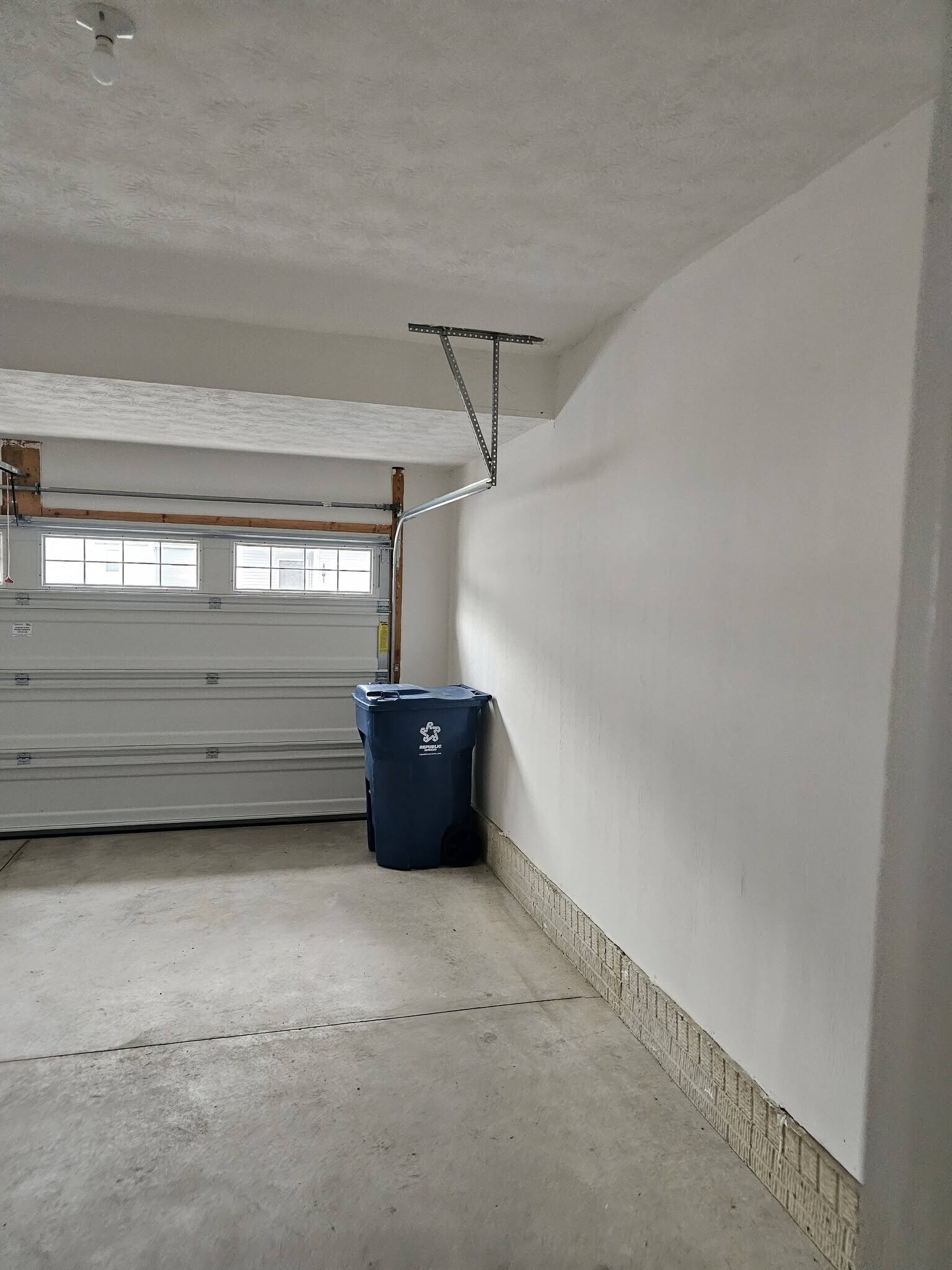 Building Photo - 1362 Maple Grove Ln
