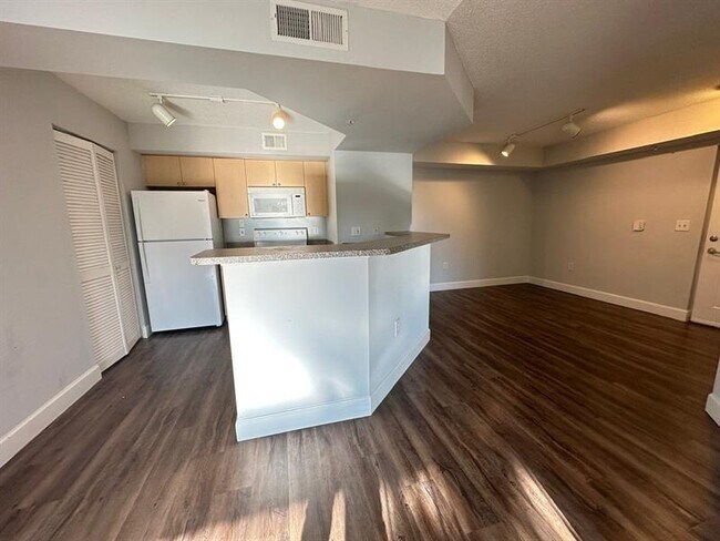 Building Photo - 3740 NW Adriatic Ln