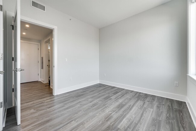 Building Photo - 658 Grand St