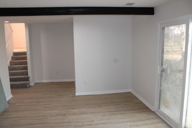 Building Photo - Spacious 5-bedroom, 2.5 full-bath home located in Shawnee, KS