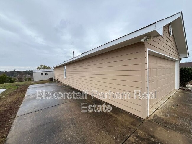 Building Photo - 165 Sweetwater Dr