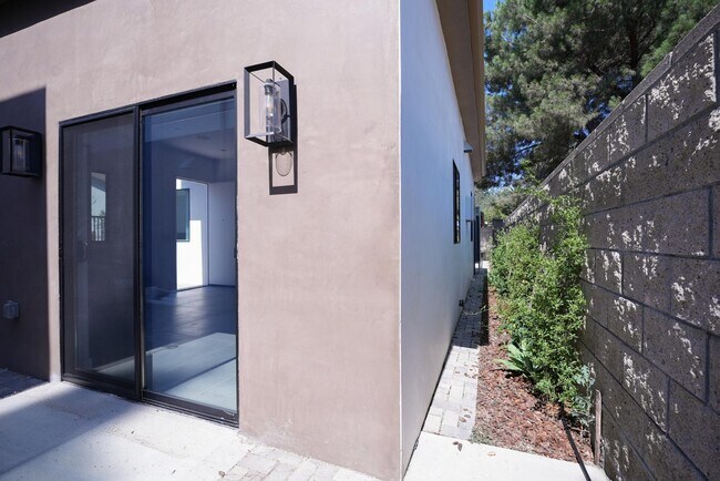 Building Photo - Fair Ave