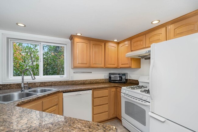Building Photo - 2Bd/2Ba Seattle Townhouse