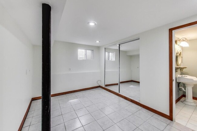 Building Photo - 1217 S Elder Ln