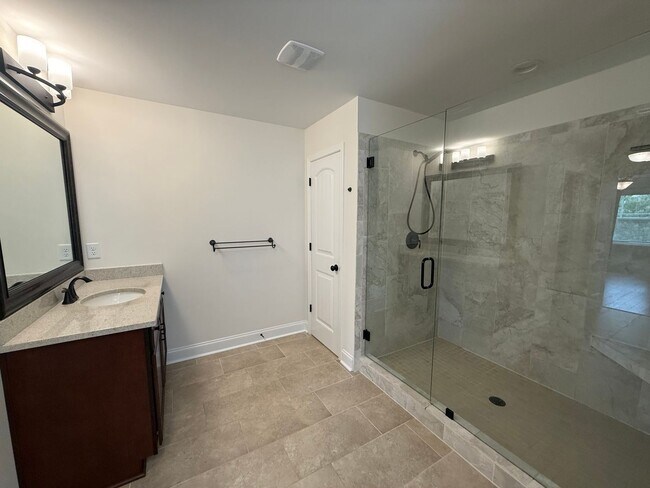 Building Photo - 4 Bedroom Home on a Cul-de-Sac with Lawn Care Included!