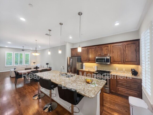 Building Photo - 15850 Quorum Dr