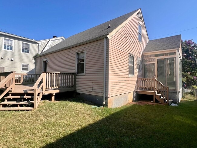 Building Photo - 1104 Little High St