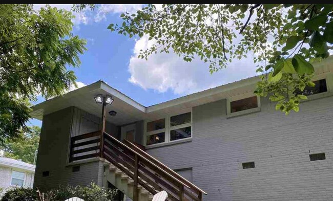 Building Photo - MOVE IN SPECIAL!! LIMITED TIME ONLY!! FIRS...