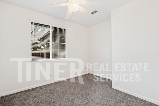 Building Photo - 1580 Charm Way