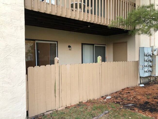 Building Photo - 2283 Hedgerow Road