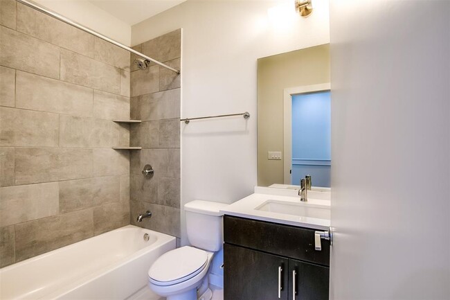 Building Photo - 3211 Aldwyche Dr