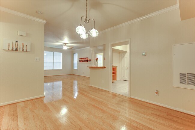 Building Photo - 2255 Braeswood Park Dr