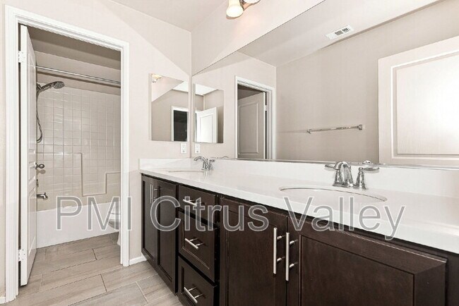 Building Photo - 24613 Round Meadow Dr