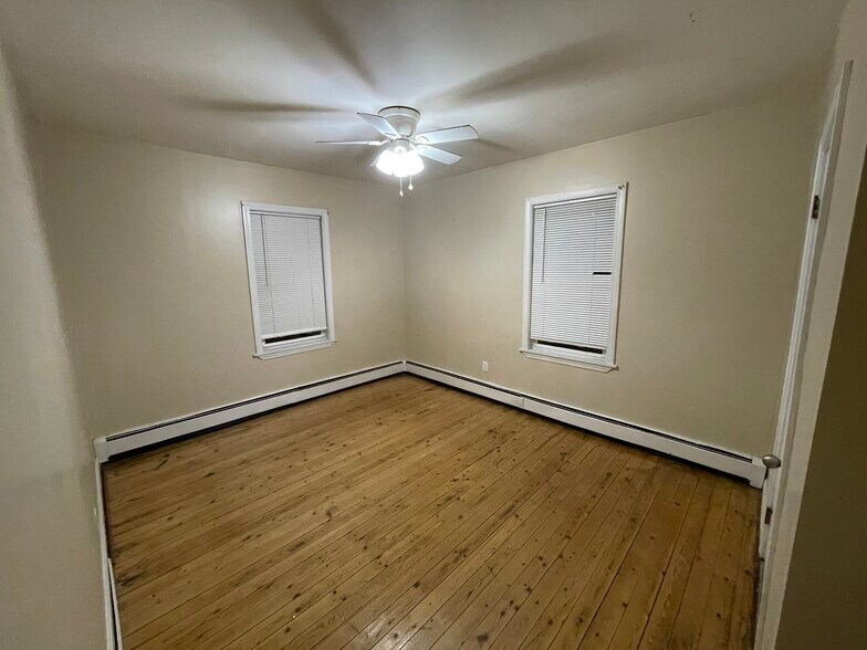 Building Photo - 7 Grover St