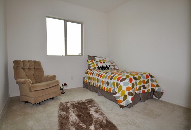 Building Photo - Stunning 5bed/3bath 2771 sq/ft Gilbert Home!