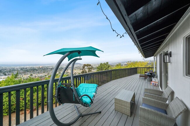 Building Photo - 5048 Bluff Pl