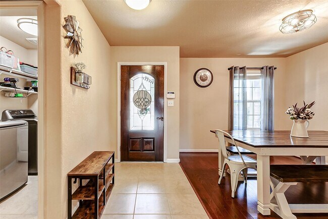 Building Photo - 9973 Spring Rock Ln