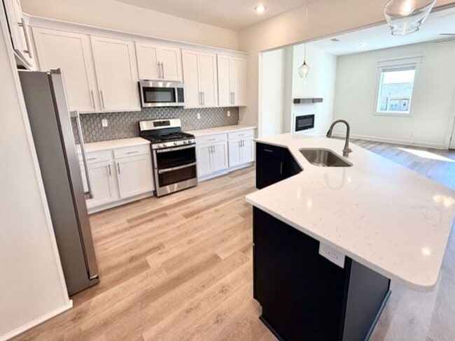 Building Photo - Now Leasing! 3-Bedroom 2.5 Bath Townhome in Olive Branch- Minutes from Methodist Hospital