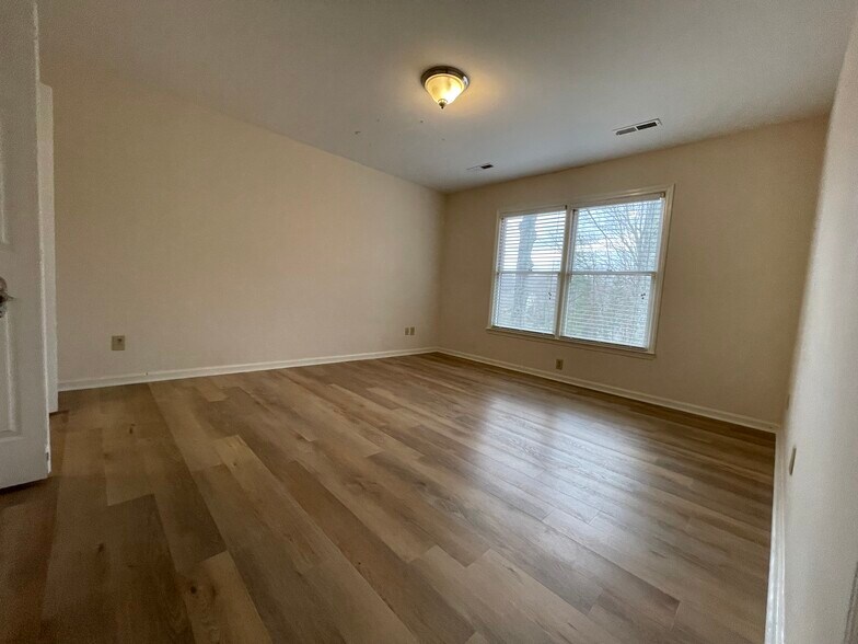 Building Photo - 3 Tyrol Ct