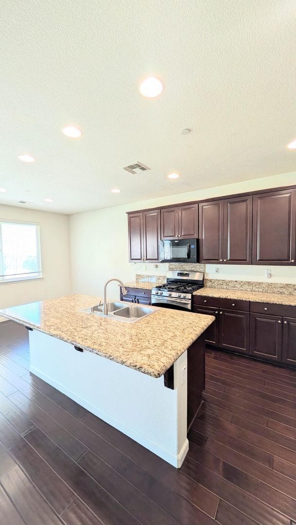 Building Photo - Perfect Single Story Home in Sacramento!