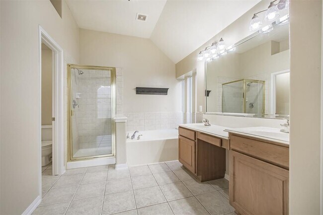 Building Photo - 15810 Cypress Hall Dr