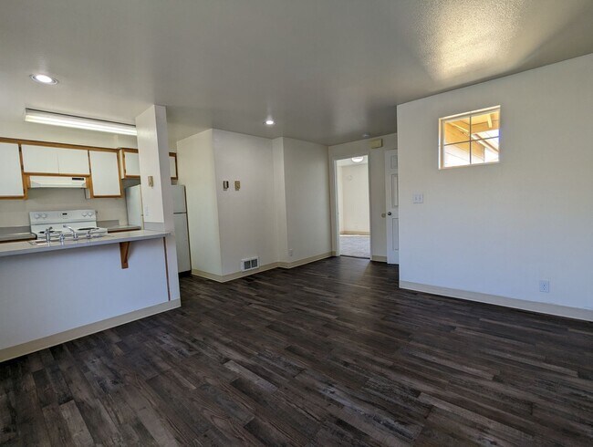 Building Photo - Nice 1bdrm/1bath Apartment Off Bailey Hill...