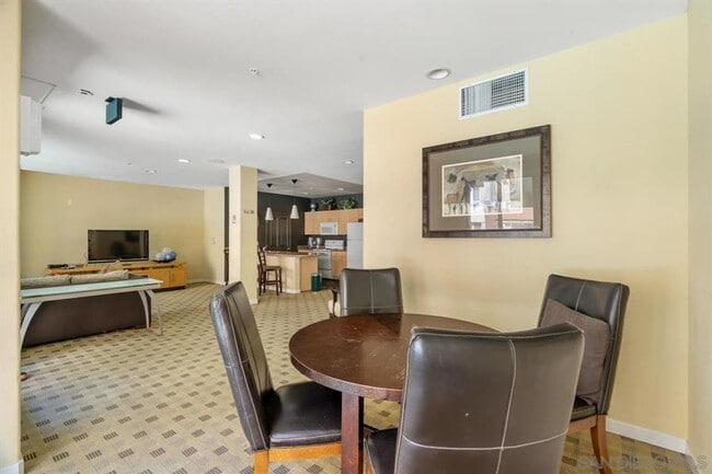 Building Photo - Beautiful One Bedroom Condo in the " Piazza Palermo." building! Pet considered!!