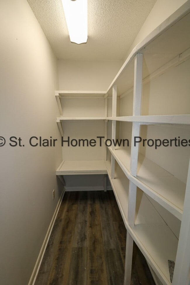 Building Photo - Upstairs Unit on Logan Martin Lake