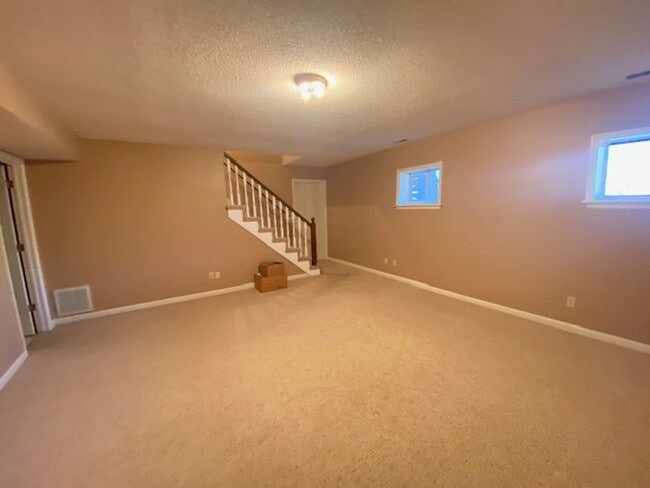 Building Photo - 4 bedroom 3.5 bath house