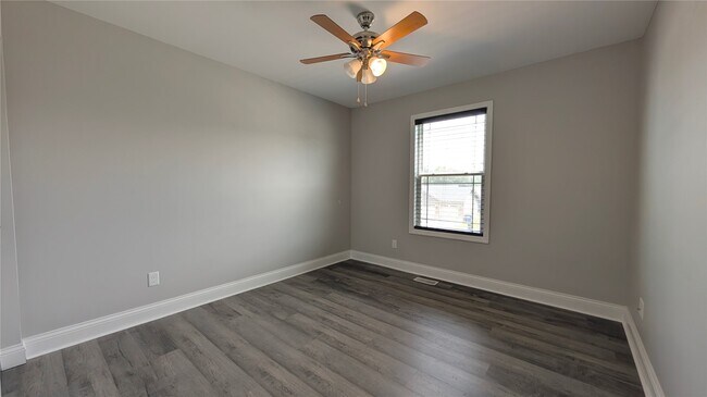 Building Photo - 1117 Baseball Dr