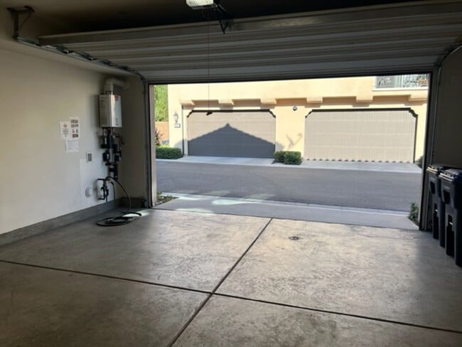 Building Photo - Desirable Eastwood Village Home