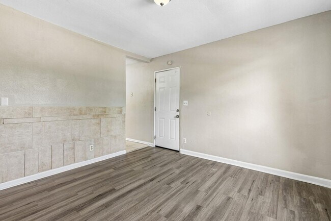 Building Photo - 1104 W 29th St