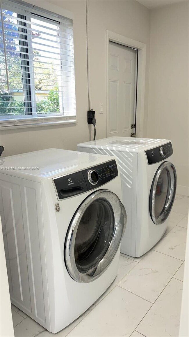 Building Photo - 644 NW 146th St