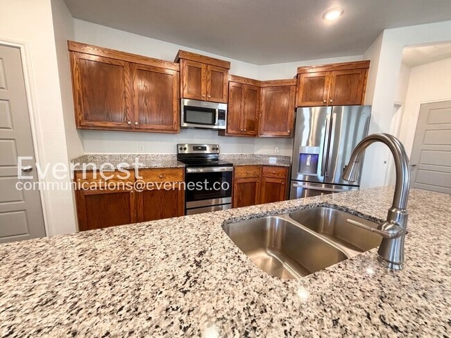 Building Photo - Limited Time Special Offer / 4 Bed, 3 Bath Home with Garage / Pet-Friendly / Vouchers Accepted / ...