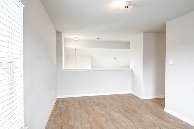 Building Photo - 2427 Sailors Way
