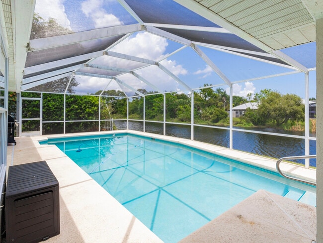 Building Photo - 1123 SW Oak Hollow Ct