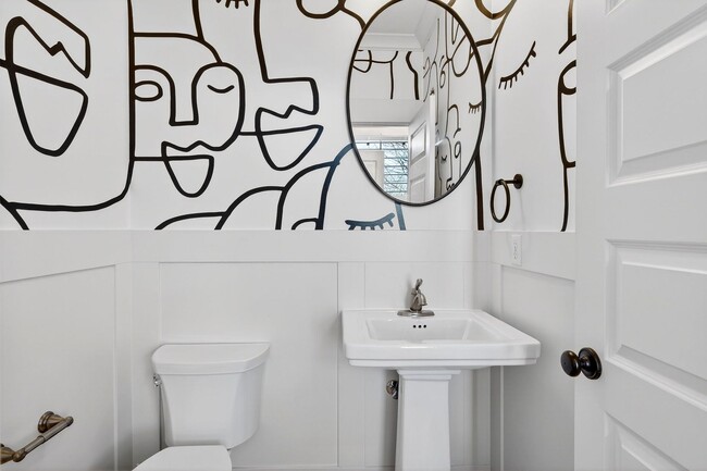 Building Photo - 100 NE Ivy St