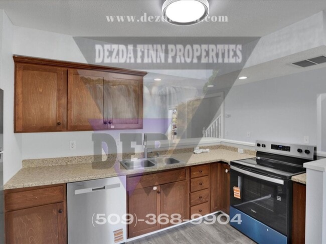 Building Photo - Charming 4-Bedroom Home with Modern Update...
