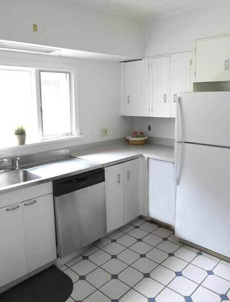Building Photo - 61 Manchester Pl