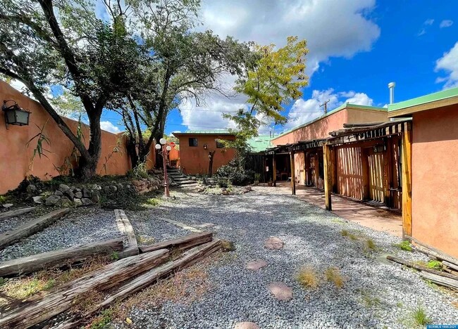 Primary Photo - 317 S Pinos Altos St