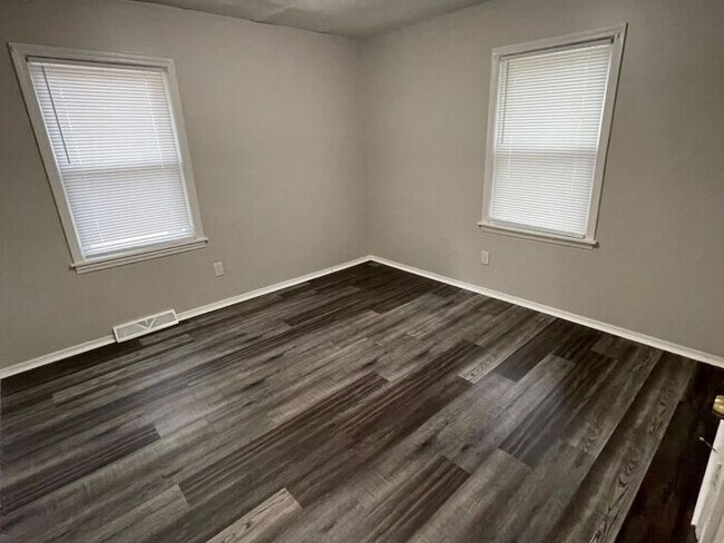 Building Photo - Brick Ranch in Taylors