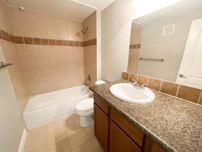 Building Photo - Stunning 2 Bedroom, 2 Bathroom Condo with ...