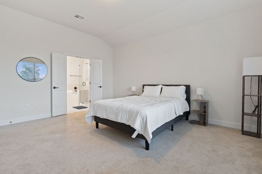 Building Photo - 6113 Dumfries Ln